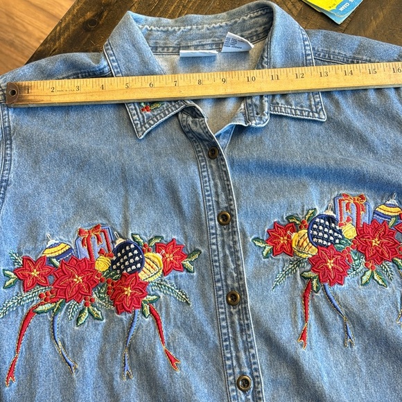 BOBBIE BROOKS Denim Button-Down Christmas ornament present poinsettia Jean shirt - Picture 14 of 15